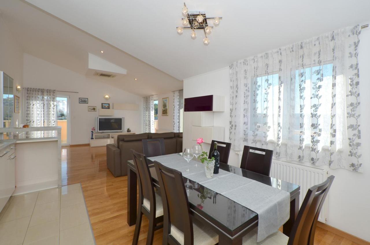 Apartmani Adela Solin Bagian luar foto