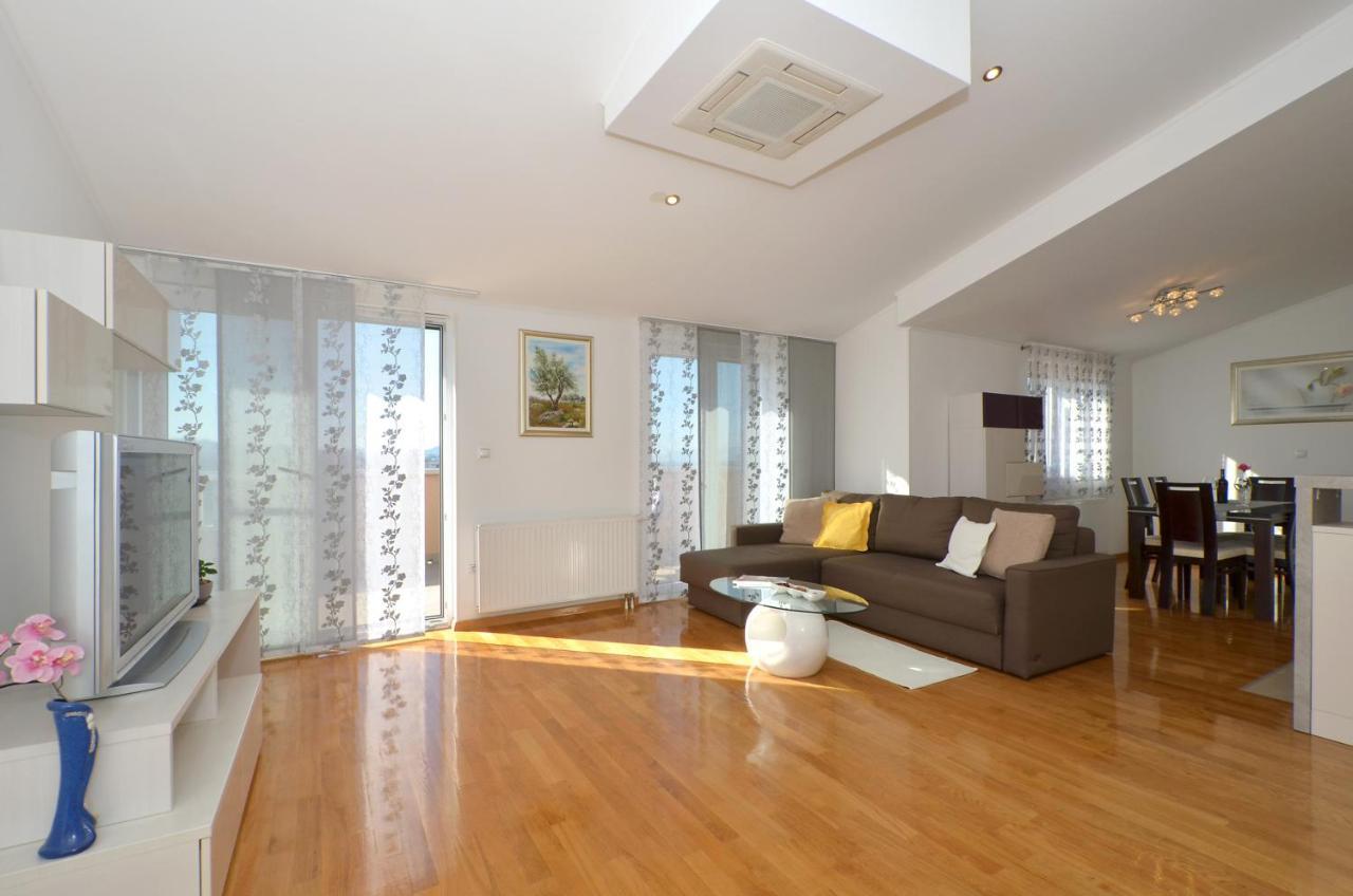 Apartmani Adela Solin Bagian luar foto