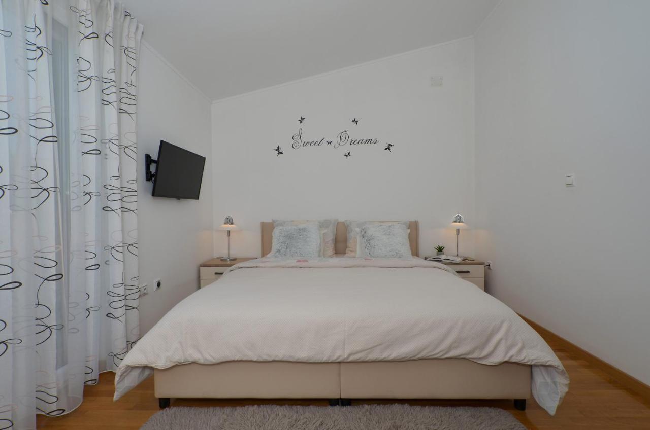 Apartmani Adela Solin Bagian luar foto