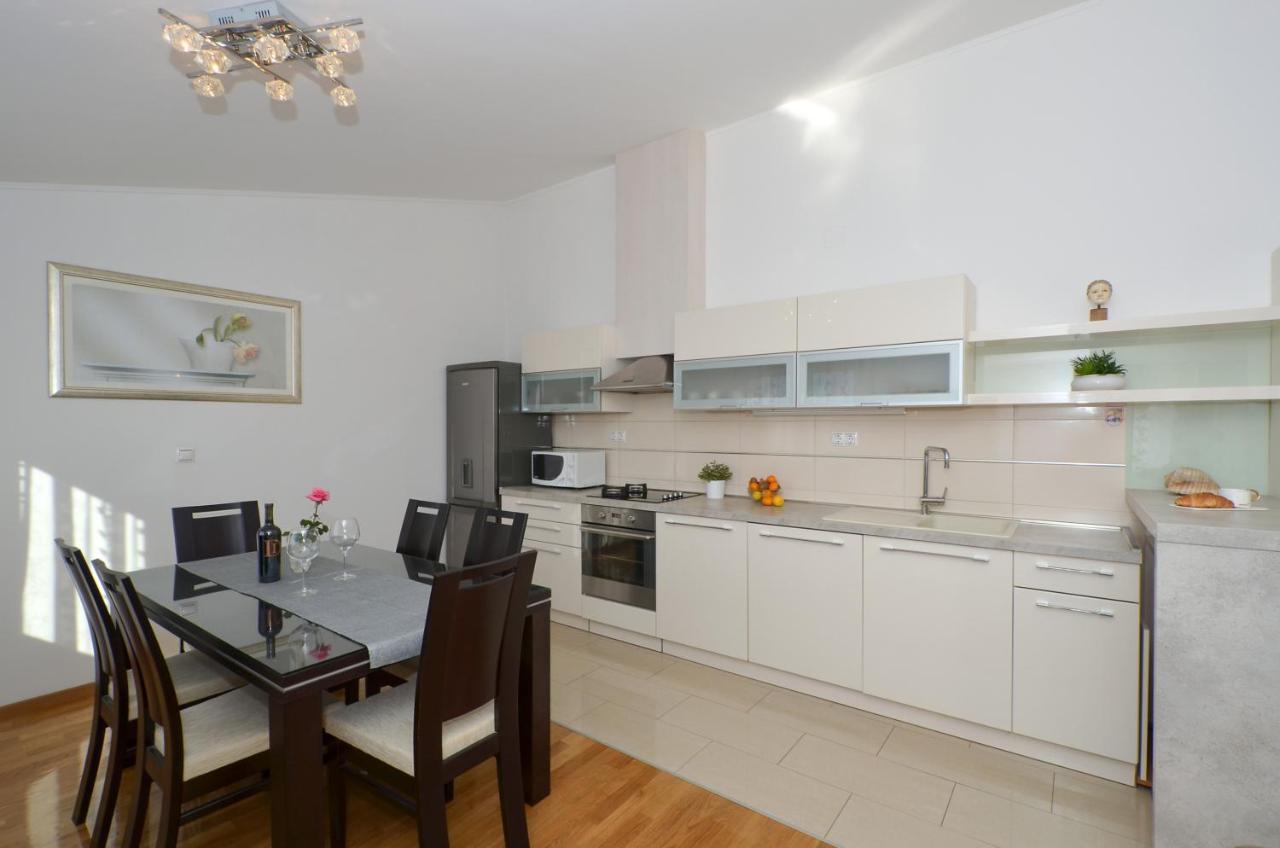 Apartmani Adela Solin Bagian luar foto