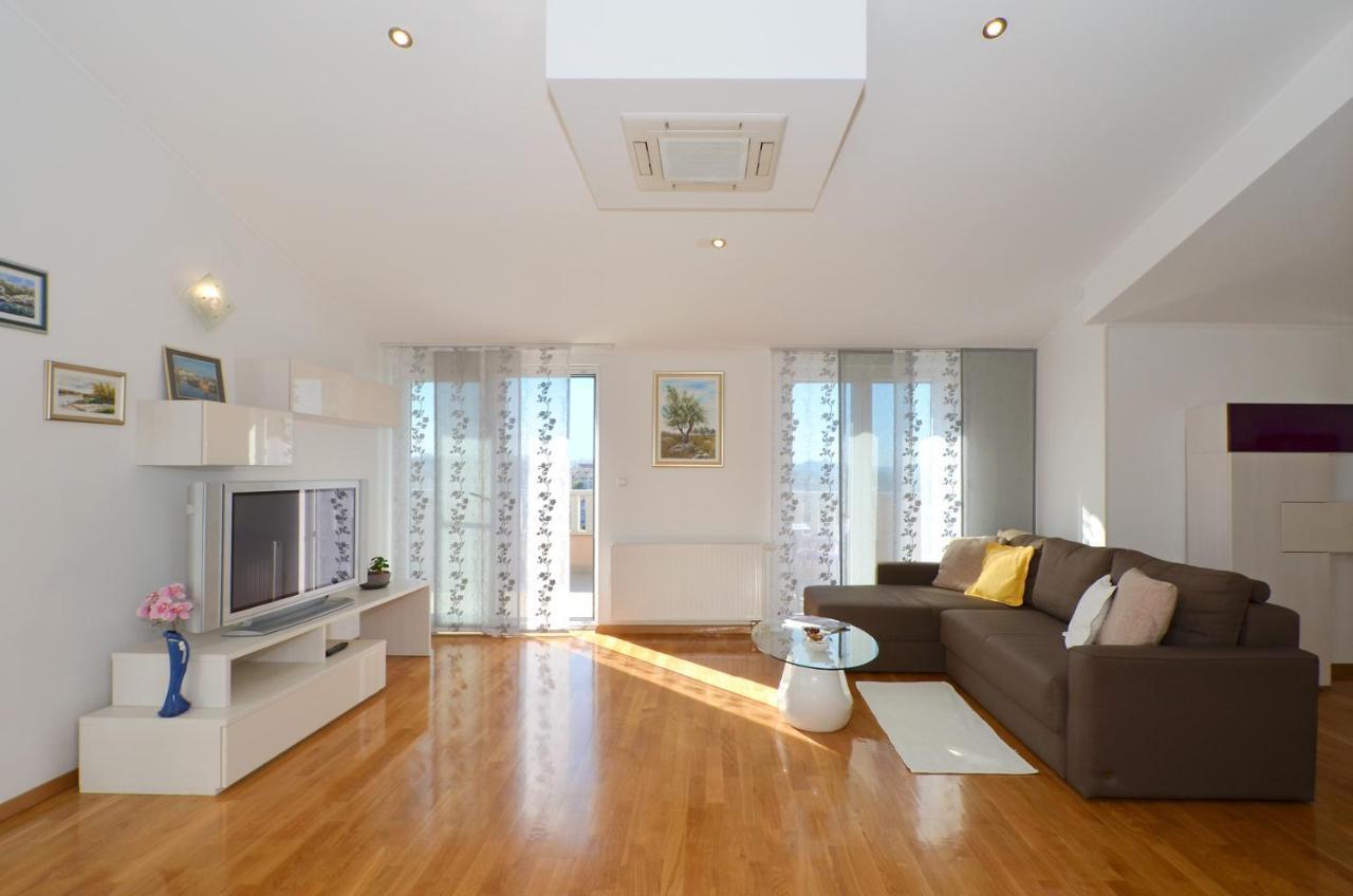 Apartmani Adela Solin Bagian luar foto