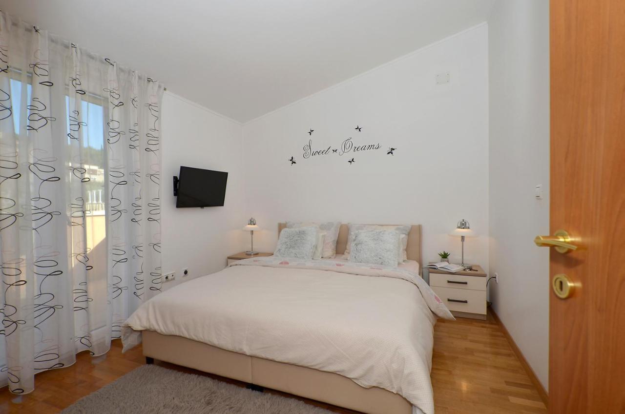 Apartmani Adela Solin Bagian luar foto