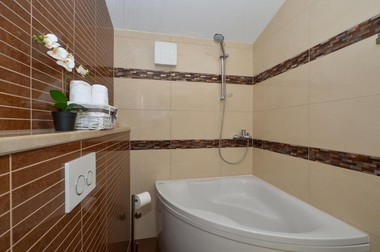 Apartmani Adela Solin Bagian luar foto