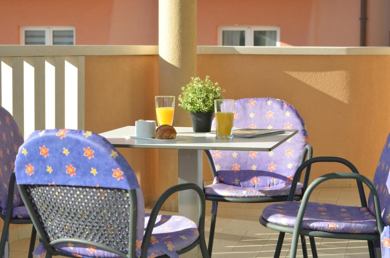 Apartmani Adela Solin Bagian luar foto