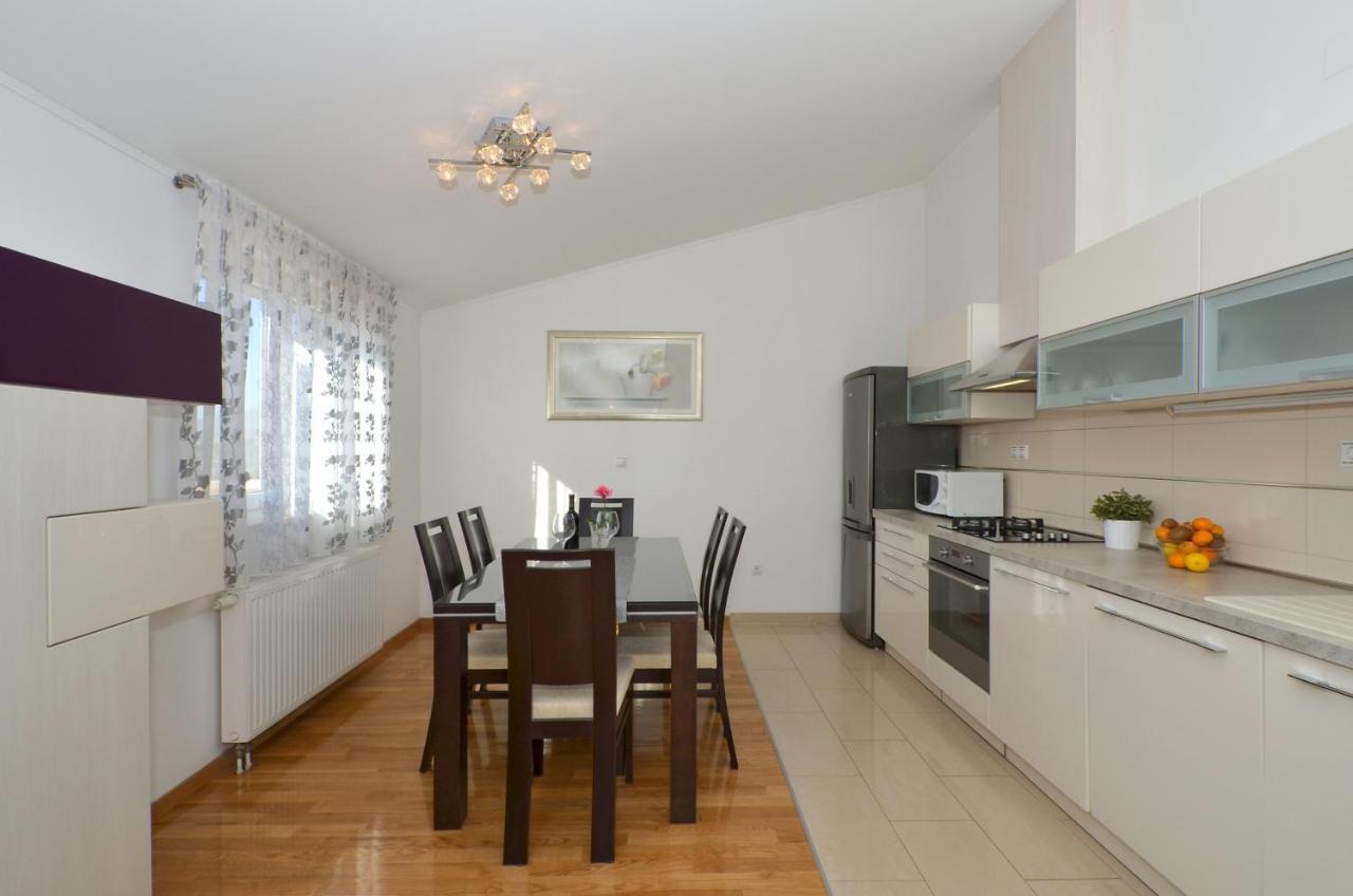 Apartmani Adela Solin Bagian luar foto