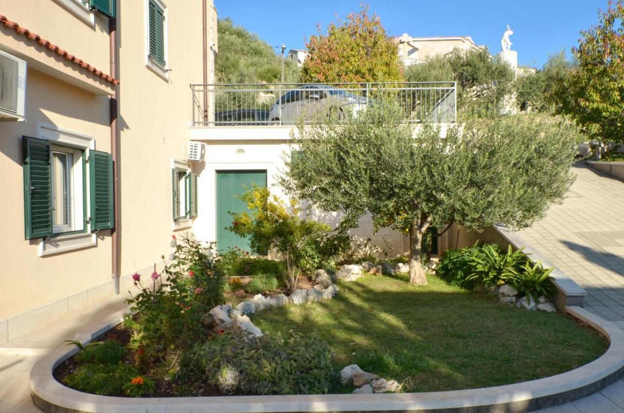 Apartmani Adela Solin Bagian luar foto