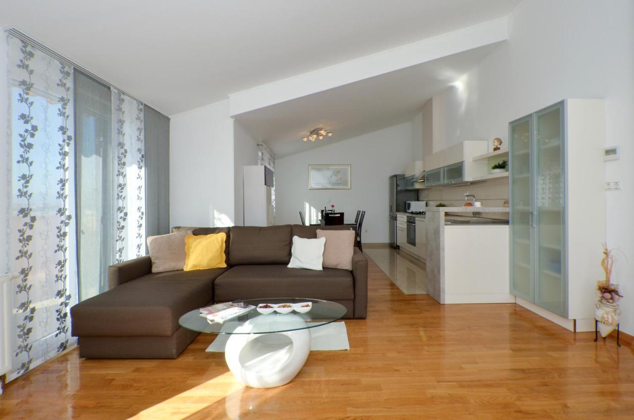 Apartmani Adela Solin Bagian luar foto